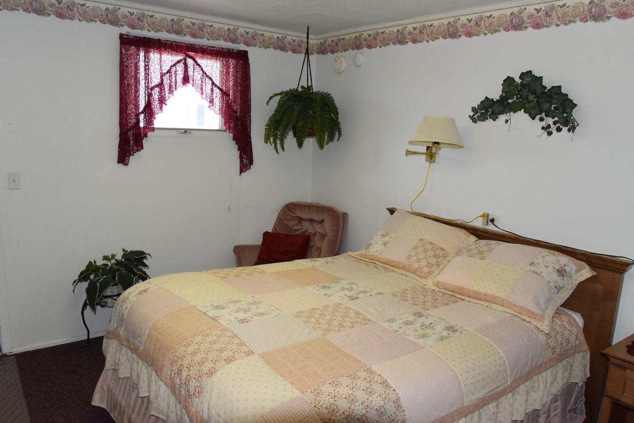 Royals Inn Motel Malta Extérieur photo